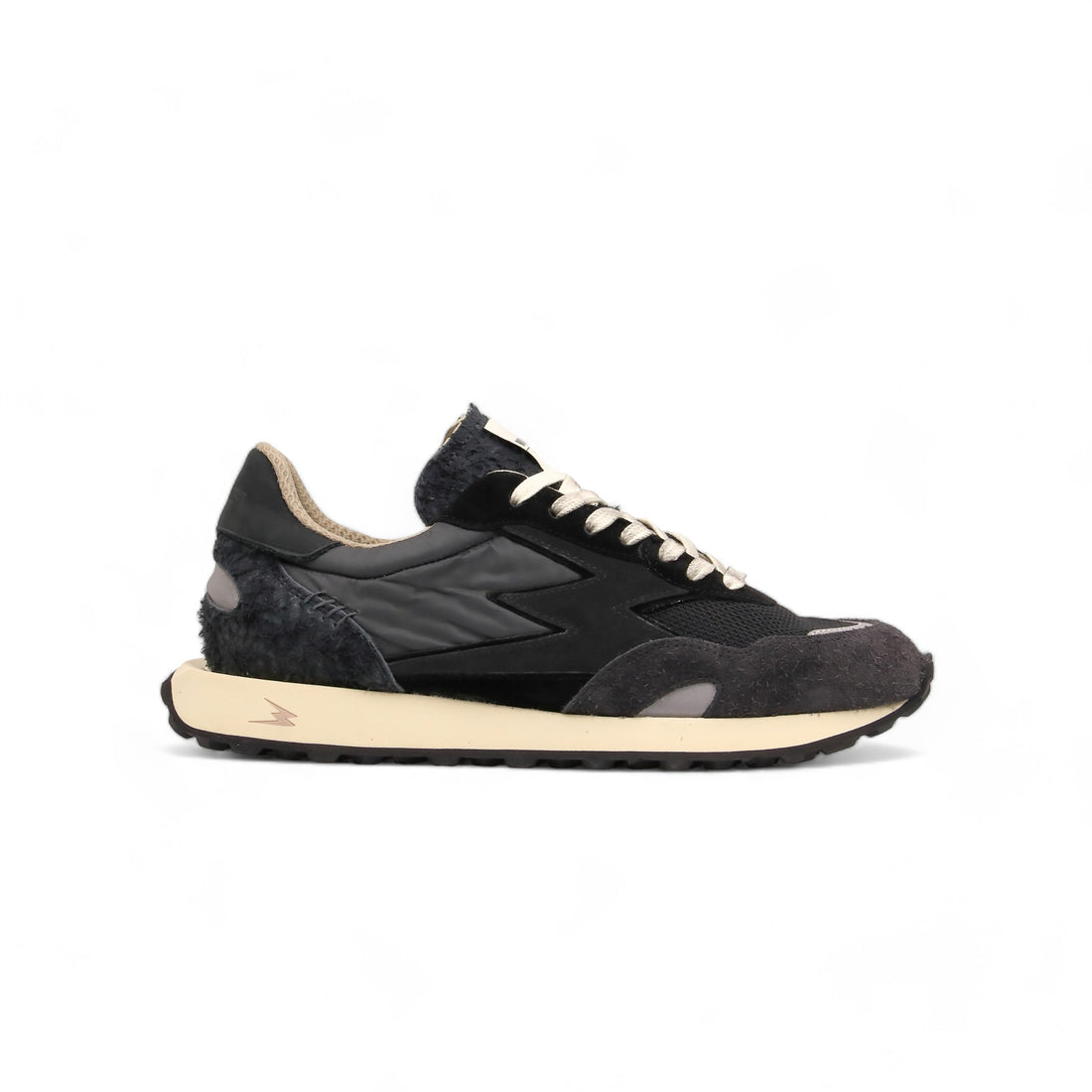 Hype Sneaker Black Two-Tone Sole